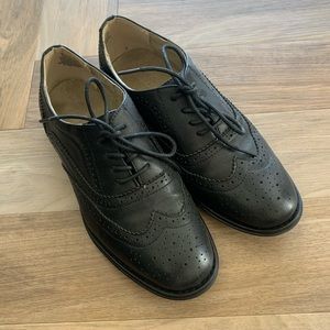 Women’s wingtip shoes